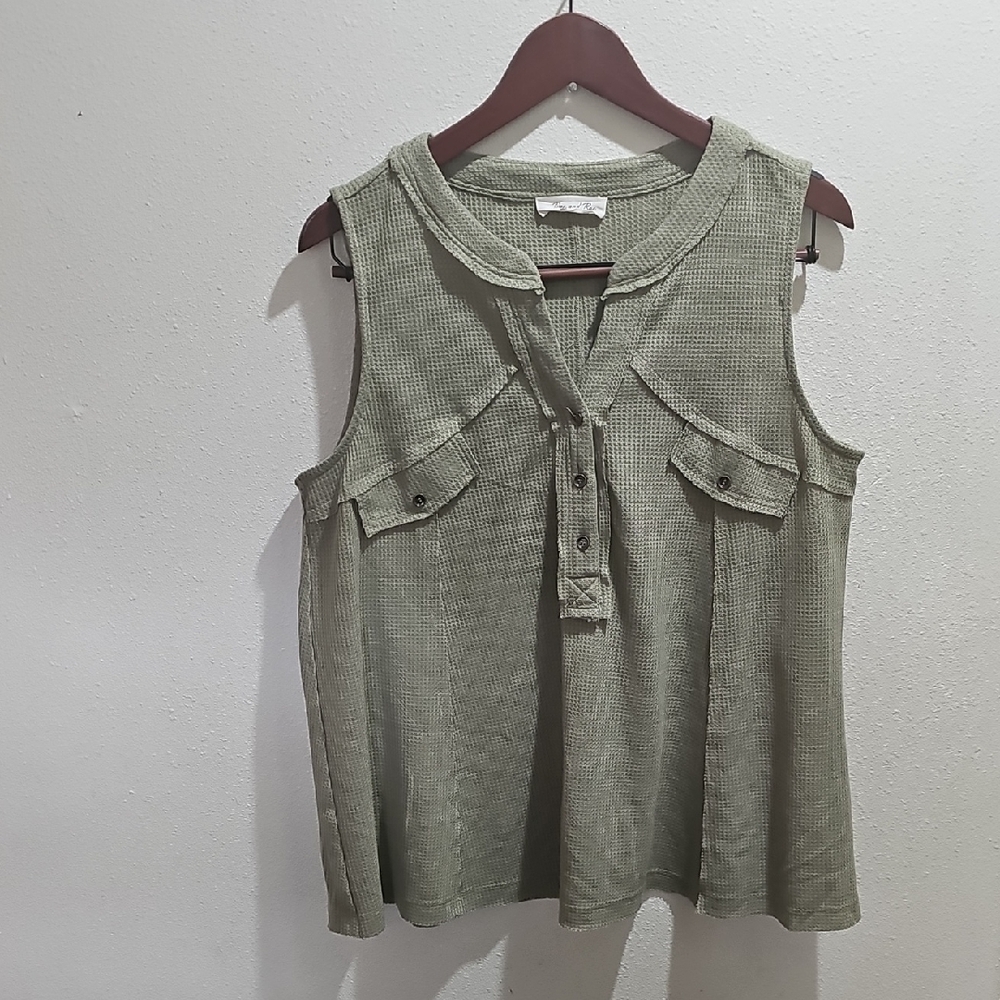 Chic Sleeveless Green Blouse